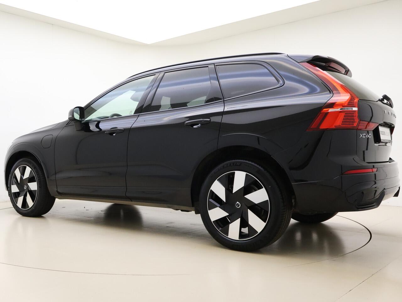 Volvo XC60 T8 455pk Plug-in hybrid AWD Ultra Dark / Panorama dak / Camera rondom / H&K audio / Stoelen met geheugen / Stoel/- en stuurverwarming /