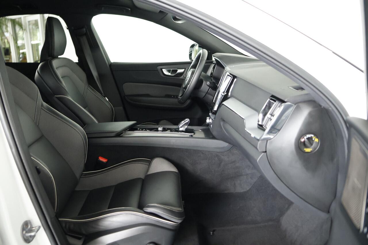 Volvo XC60 B4 AWD Plus Dark Navi / Harman-Kardon / Memory / 360 Camera