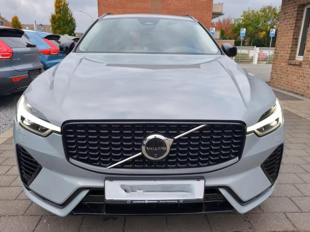 Volvo XC60 2.0 T8 Plug-in hybrid AWD Plus Dark (335kW/455PK) FULL OPTION ** 1e EIG - Ex VOLVO - ¤ 27.000,= onder NP ** ** INFORMEER OOK NAAR ONZE AANTREKKELIJKE FINANCIAL-LEASE TARIEVEN **