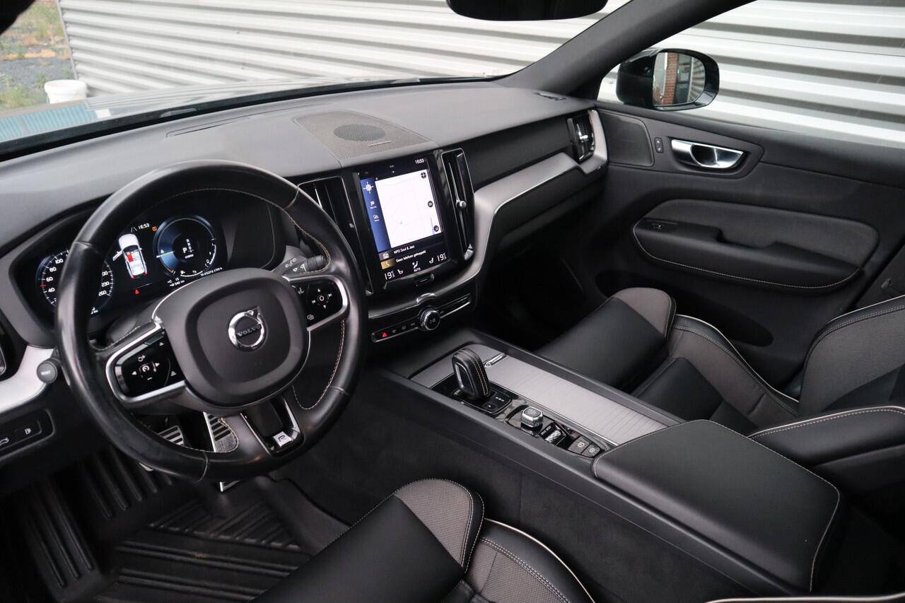 Volvo XC60 2.0 T8 Twin Engine AWD R-Design Luchtvering / Harman Kardon / Panorama dak /