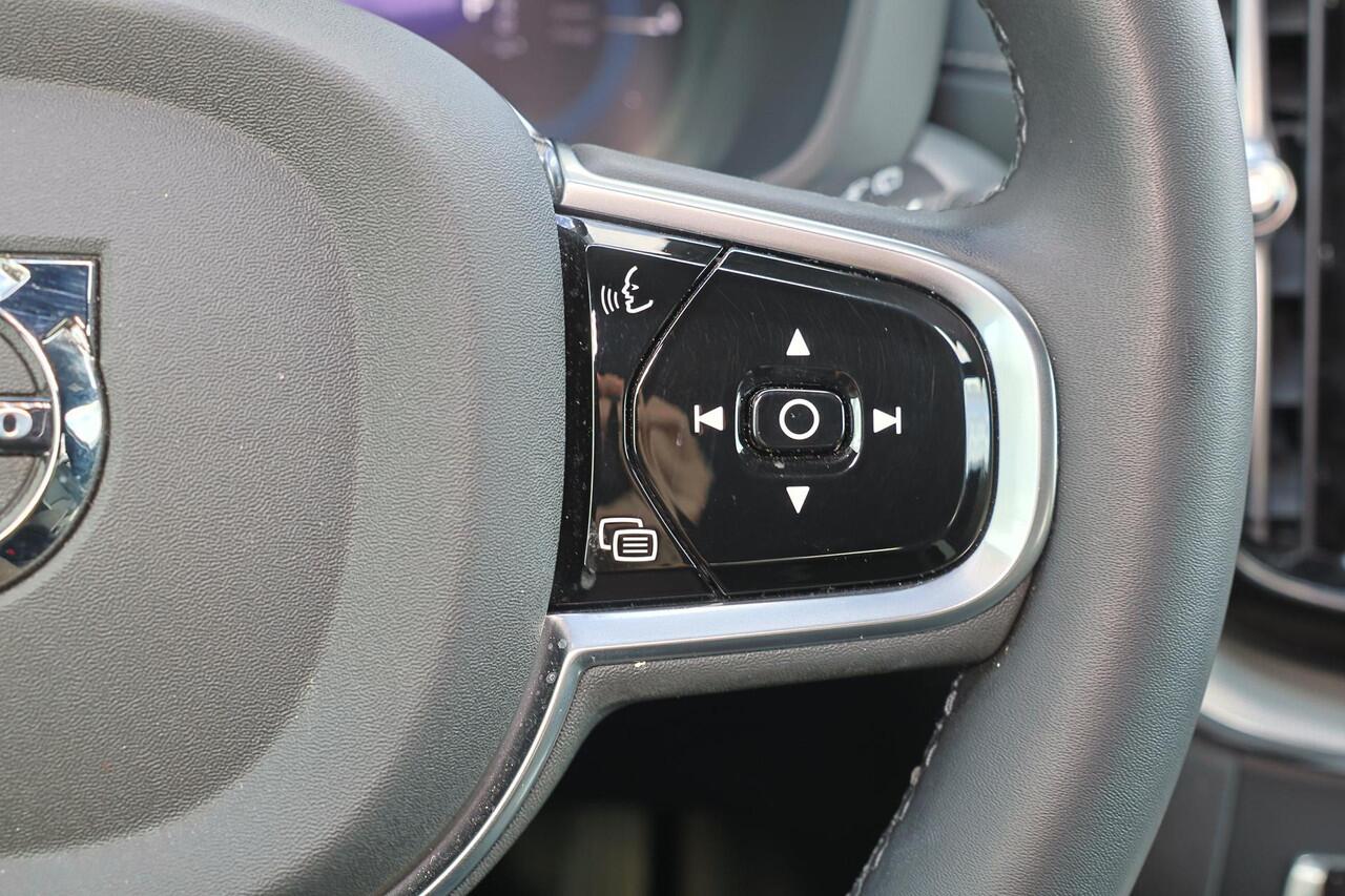 Volvo XC60 T8 Recharge AWD Ultra Black Edition - Luchtvering - B&W Audio - Panorama/schuifdak - IntelliSafe Assist & Surround - 360º Camera - Adaptieve LED koplampen - Verwarmde voorstoelen, stuur & achterbank - Parkeersensoren voor & achter - Elektr. bedienb. voors