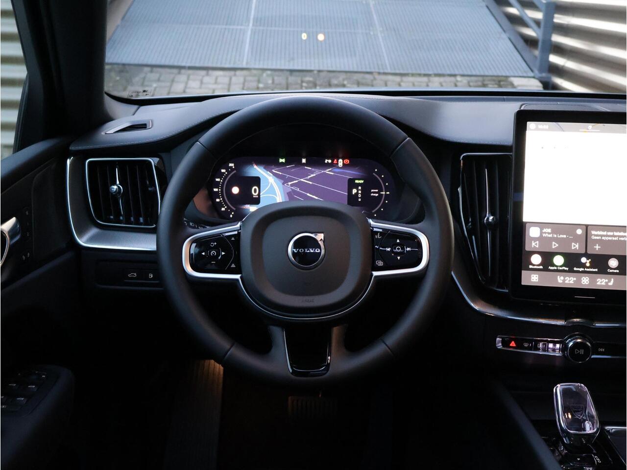 Volvo XC60 T6 Plug-in hybrid AWD Ultra Black Edition | Uit voorraad leverbaar | Harman Kardon | Panoramadak