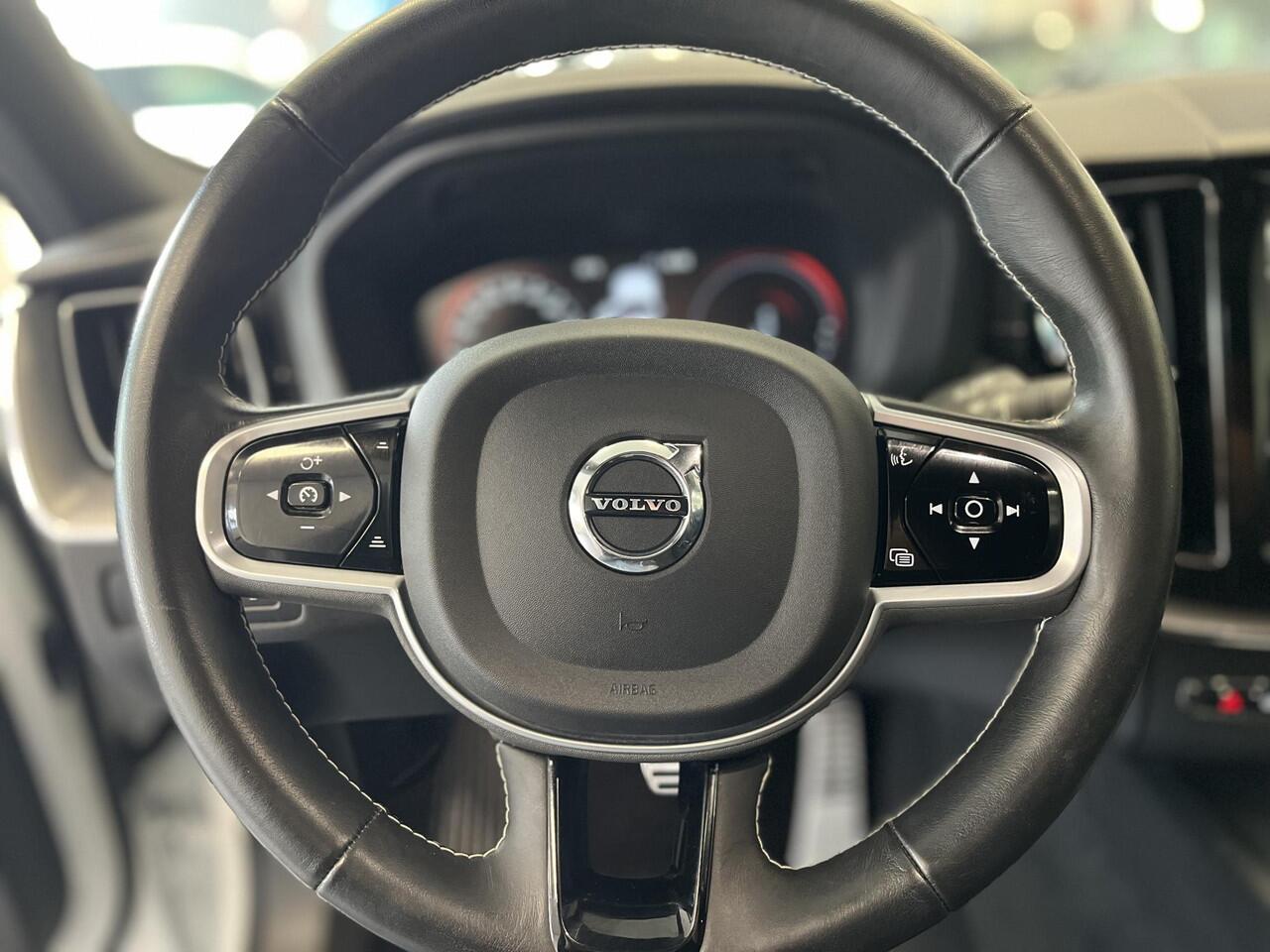 Volvo XC60 2.0 Recharge T8 AWD Inscription 2100 kg trekkracht! Harman Kardon, PLUGIN, 407PK, Stoelgeheugen, Lederenbekleding, Elektrisch wegklapbare Trekhaak, Panorama Schuif/Kanteldak, R Design, Cruise control!