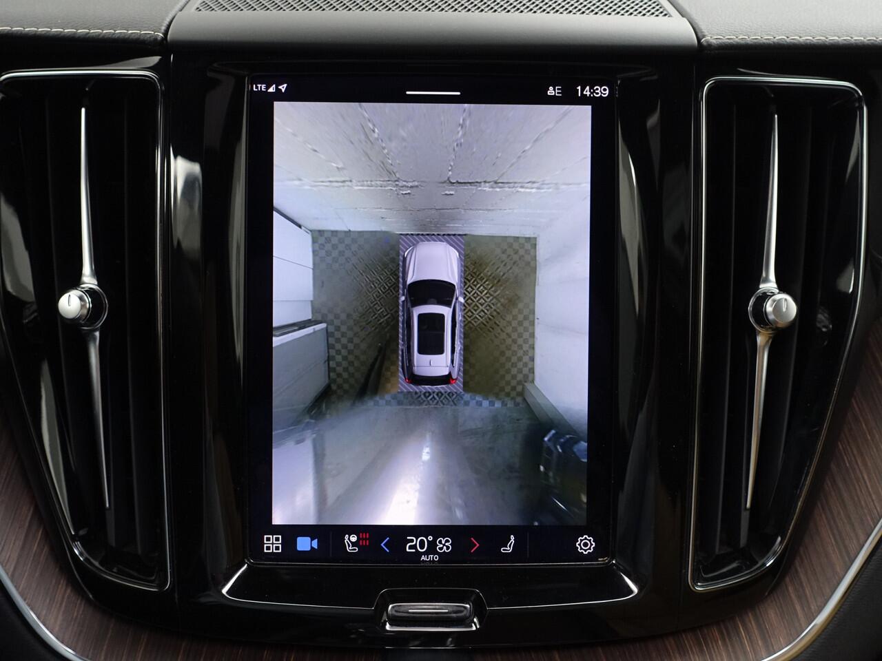 Volvo XC60 2.0 T6 Plug-in hybrid AWD Inscription- Panoramadak, Elek Trekhaak, Stuur/Stoelverwarming, Stoelventilatie, Harman Kardon