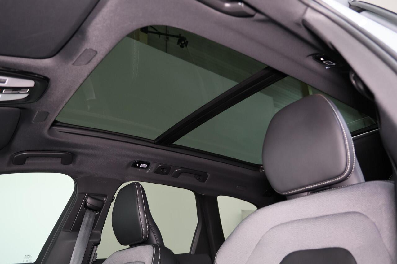 Volvo XC60 T6 Recharge AWD Ultra Black Edition - Panorama/schuifdak - IntelliSafe Assist & Surround - 360º Camera - Harman/Kardon audio - Adaptieve LED koplampen - Verwarmde voorstoelen, stuur & achterbank - Parkeersensoren voor & achter - Elektr. bedienb. voorstoel