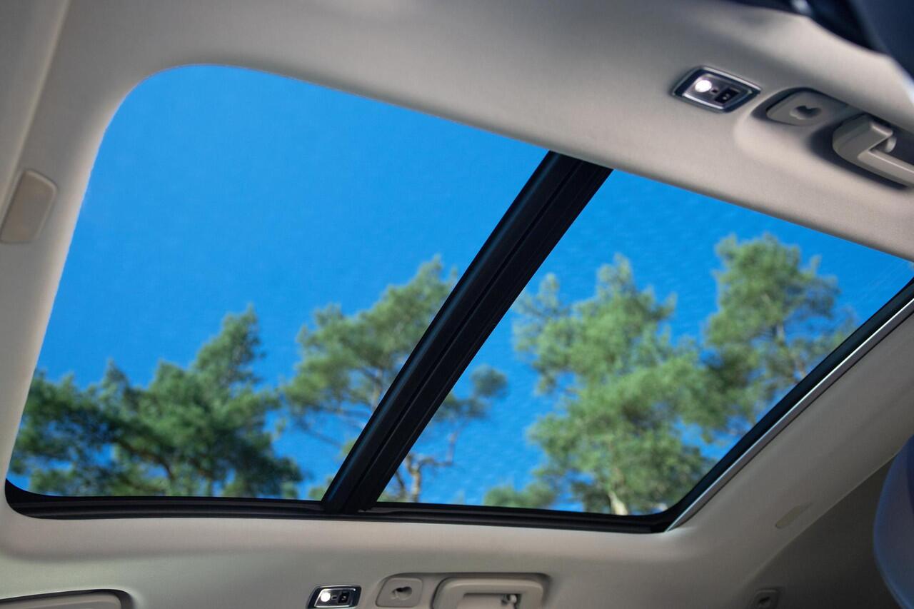 Volvo XC60 T6 Plug-in hybrid Bright | 20 Inch | Panoramadak | Camera | Keyless | Elek. Achterklep | Cruise Control