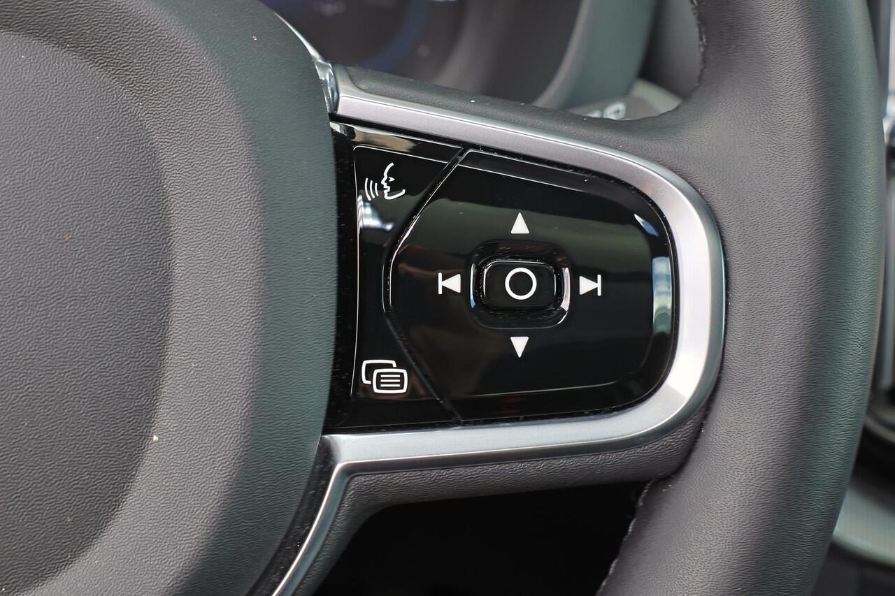 Volvo XC60 T6 Recharge AWD Plus Black Edition - Luchtvering - Panorama/schuifdak - IntelliSafe Assist & Surround - 360º Camera - Harman/Kardon audio - Adaptieve LED koplampen - Verwarmde voorstoelen, stuur & achterbank - Parkeersensoren voor & achter - Elektr. bedie