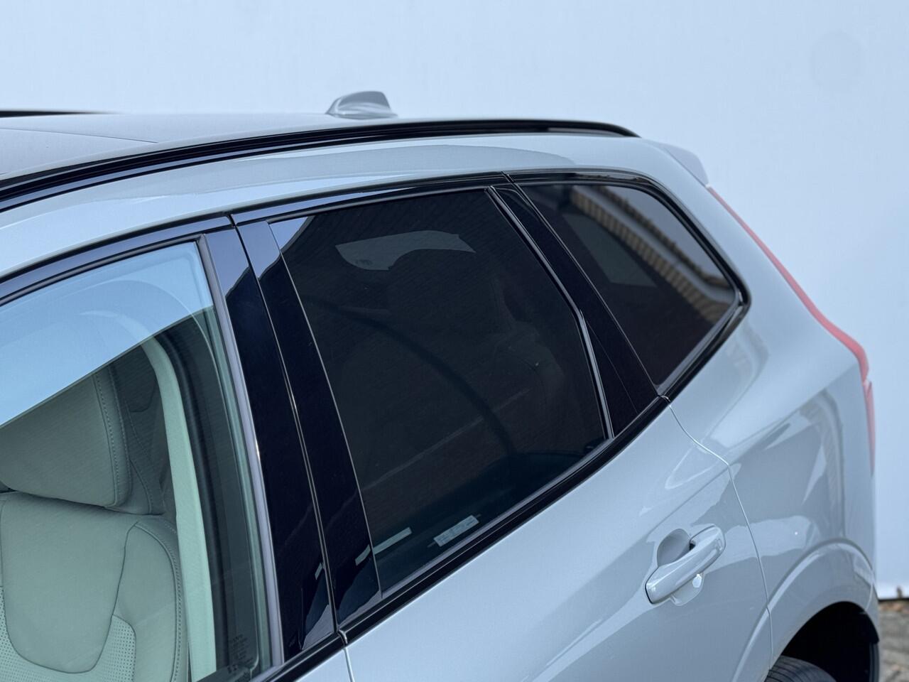 Volvo XC60 2.0 T6 Plug-in hybrid AWD Ultimate Dark Luchtvering | 21 inch wielen | Massage | 360 Camera