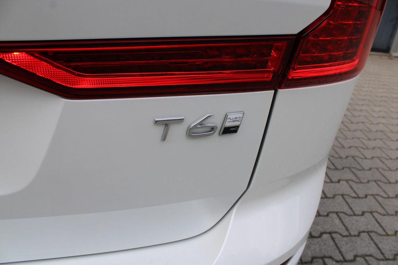 Volvo XC60 T6 Plug-in hybrid AWD Plus Dark | Trekhaak | Harman Kardon | Full LED