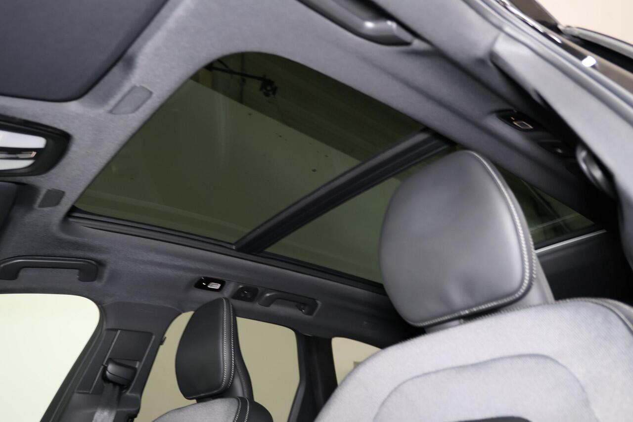 Volvo XC60 T6 Recharge AWD Ultra Black Edition - Panorama/schuifdak - IntelliSafe Assist & Surround - 360º Camera - Harman/Kardon audio - Adaptieve LED koplampen - Verwarmde voorstoelen, stuur & achterbank - Parkeersensoren voor & achter - Elektr. bedienb. voorstoel