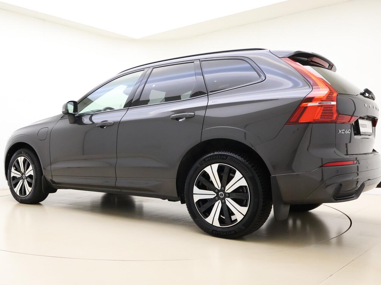 Volvo XC60 T6 350PK AWD Plus Dark / Camera rondom / Harman en Kardon audio / Panorama dak / Stoel/- en stuurverwarming / Trekhaak /