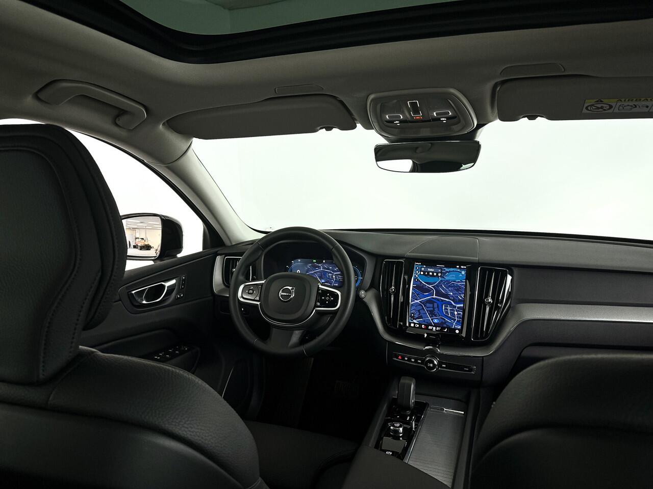 Volvo XC60 T6 Plug-in hybrid AWD Plus Dark | Panoramadak | 360° camera | Stoel- en Stuurverwarming | Trekhaak