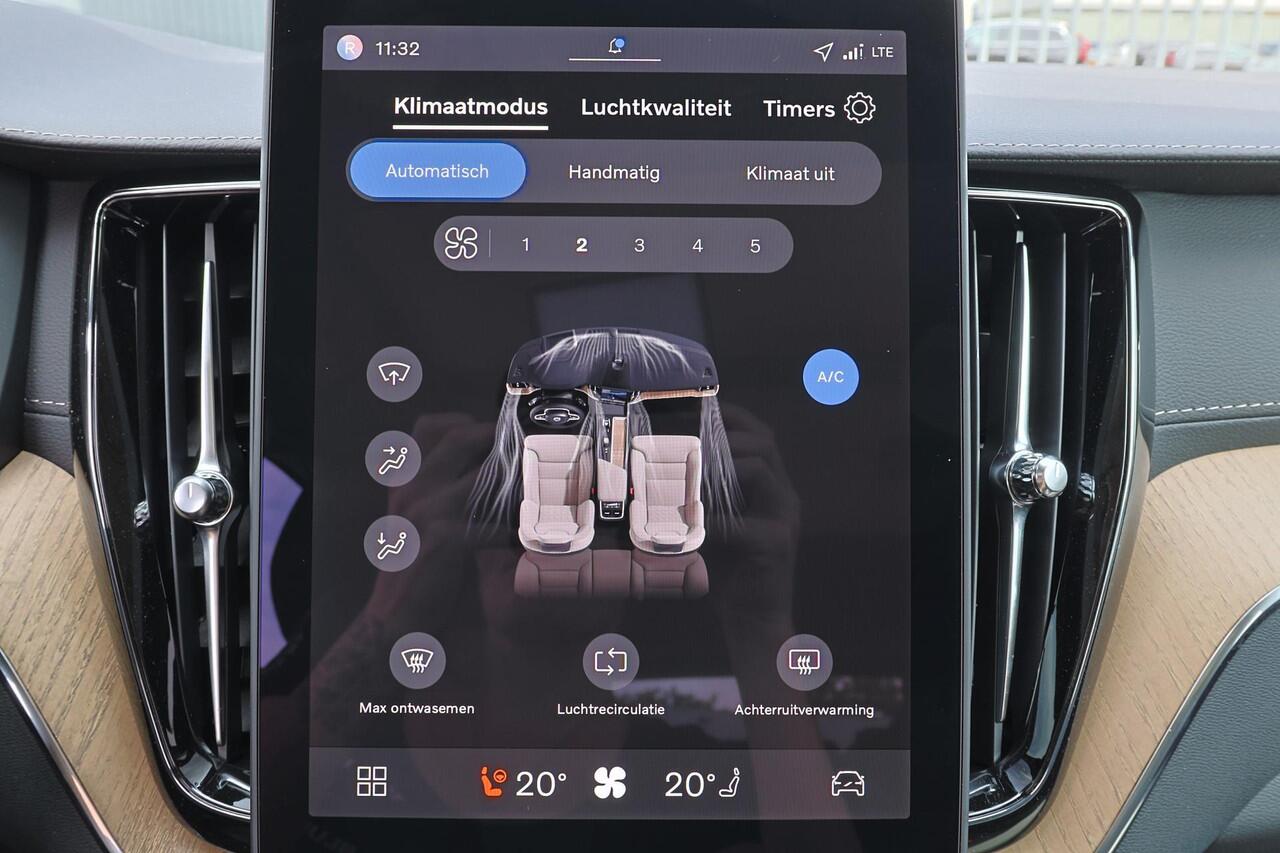 Volvo XC60 T8 Recharge AWD Ultra Dark - Panorama/schuifdak - IntelliSafe Assist & Surround - 360º Camera - Harman/Kardon audio - Adaptieve LED koplampen - Verwarmde voorstoelen, stuur & achterbank - Parkeersensoren voor & achter - Elektr. bedienb. voorstoelen met ge