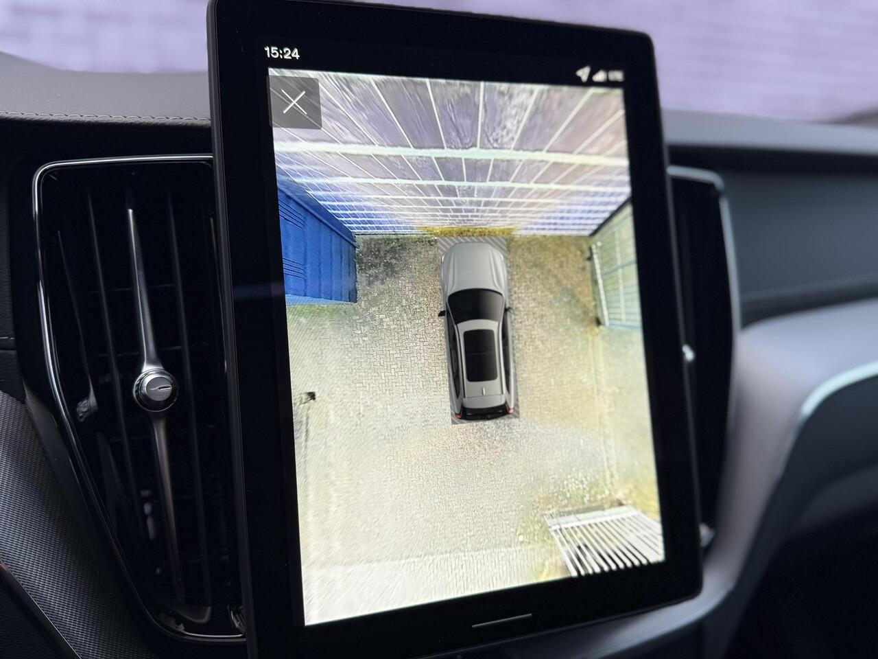 Volvo XC60 2.0 T8 Plug-in hybrid AWD Ultra Black Edition Exec | Lounge Pack | Bowers & Wilkins | 22" | Luchtvering | Massage | Head-Up Display | Leder Dashboard | Adaptive Cruise | Stoel & Stuurverwarming |