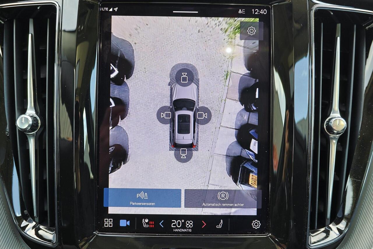 Volvo XC60 T6 Recharge AWD Ultra Dark - Luchtvering - Panorama/schuifdak - IntelliSafe Assist & Surround - 360º Camera - Harman/Kardon audio - Adaptieve LED koplampen - Verwarmde voorstoelen, stuur & achterbank - Parkeersensoren voor & achter - Elektr. bedienb. voor