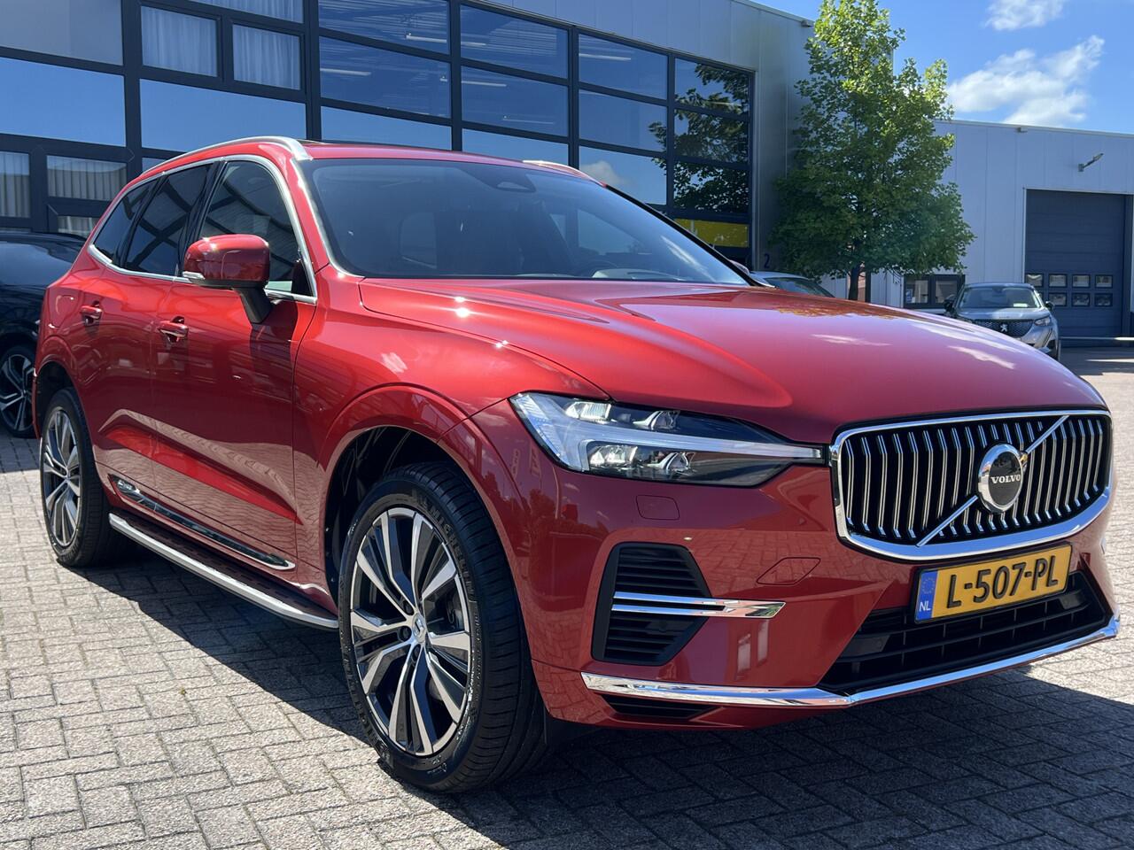 Volvo XC60 2.0 T6 Recharge 340 pk AWD Inscription Exclusive Trekhaak Panoramadak Navigatie Blis 20 Inch Velgen Harman Kardon Pilot Assist ACC Head Up Display DAB Carplay Getint Glas NL Auto Plug-in Hybride 1e Eigenaar BTW Auto