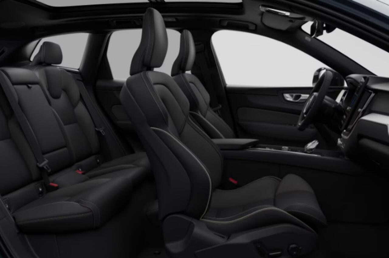 Volvo XC60 T6 350PK Automaat AWD Plus Black Edition Apple Carplay / Adaptive cruise control / Panorama dak / Sportstoelen / Elektrisch bedienbare bestuurderstoel met geheugen / Keyless Entry / Elektrische achterklep