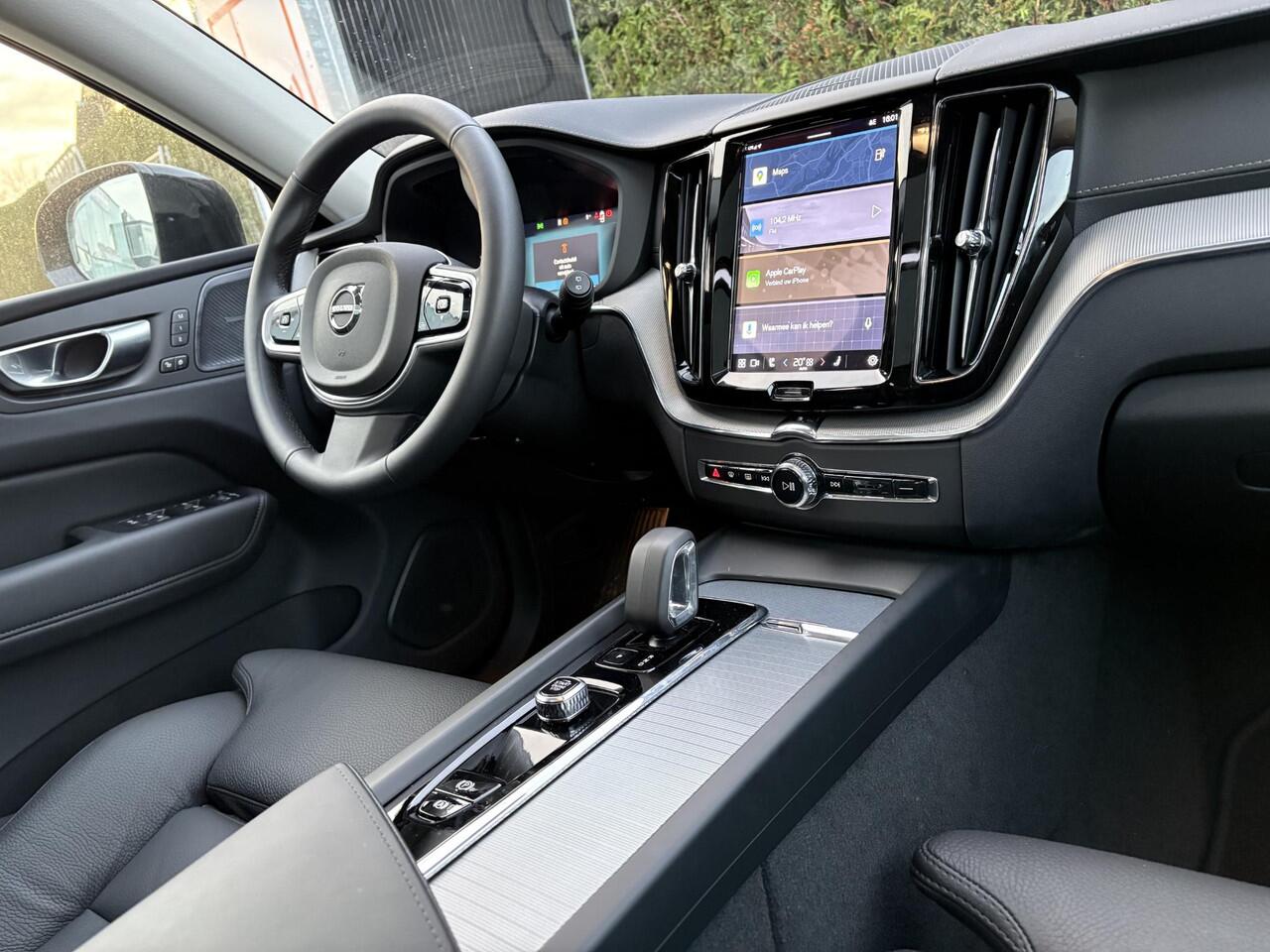 Volvo XC60 T6 Plug-in hybrid AWD Ultra Dark | Harman/Kardon | stoel/stuurverwarming | 360 camera | trekhaak |