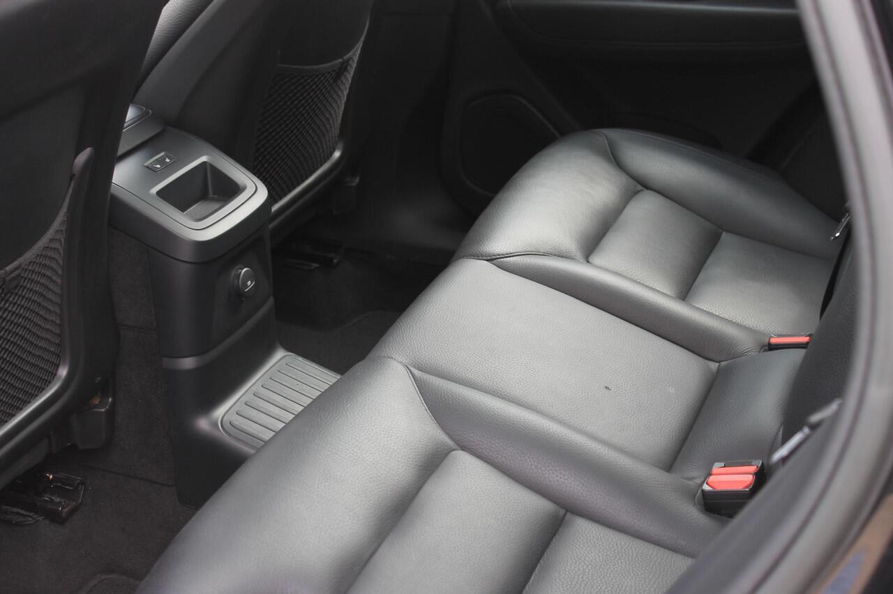 Volvo XC60 T6 350PK Automaat AWD Ultimate Bright Head up display / Google infotainment / Panoramisch schuif-kanteldak / Lederen bekleding / 20" lichtmetalen velgen / Apple Carplay