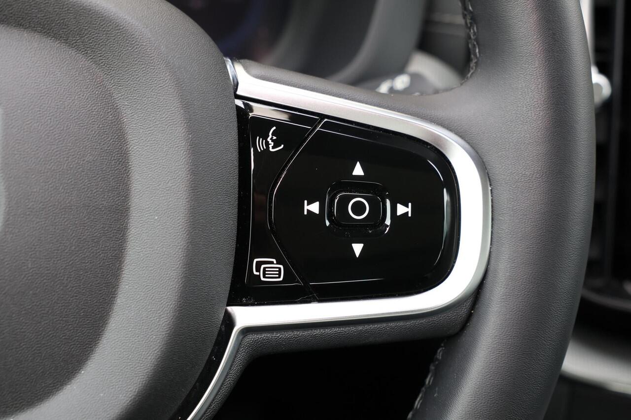 Volvo XC60 T6 Recharge AWD Ultra Dark - Panorama/schuifdak - IntelliSafe Assist & Surround - 360º Camera - Adaptieve LED koplampen - Verwarmde voorstoelen, stuur & achterbank - Elektr. bedienb. voorstoelen met geheugen - Head up display - Draadloze tel. lader - Elek