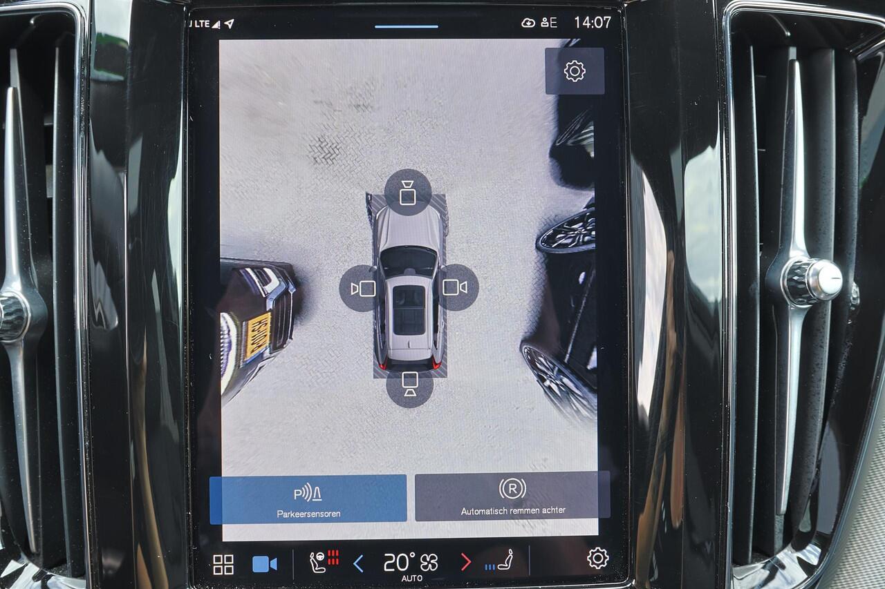 Volvo XC60 T8 Recharge AWD Ultra Black Edition - Luchtvering - Panorama/schuifdak - Massage&Ventilatie stoelen - IntelliSafe Assist & Surround - 360º Camera - Bowers & Wilkins audio - Nappa leder - Adaptieve LED koplampen - Verwarmde voorstoelen & stuur - Parkeersen