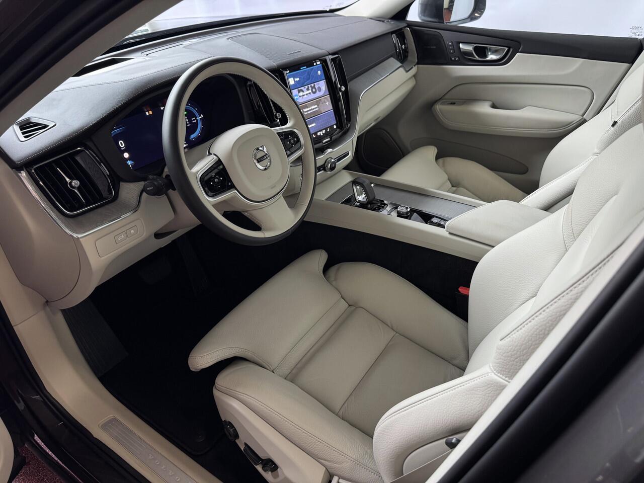 Volvo XC60 2.0 T6 350 PK CREME.LEER PHEV SCHUIFDAK AWD ULTRA BRIGHT LONG RANGE PANO HARMAN/KARDON HEADUP ELEK.KLEP phev . panorama pano ? Top Auto's Wijchen , Altijd een Ruim aanbod van Volvo's i BUSINESS / CORE / BRIGHT / DARK / ULTRA DARK / PLUS DARK / BLACK EDI