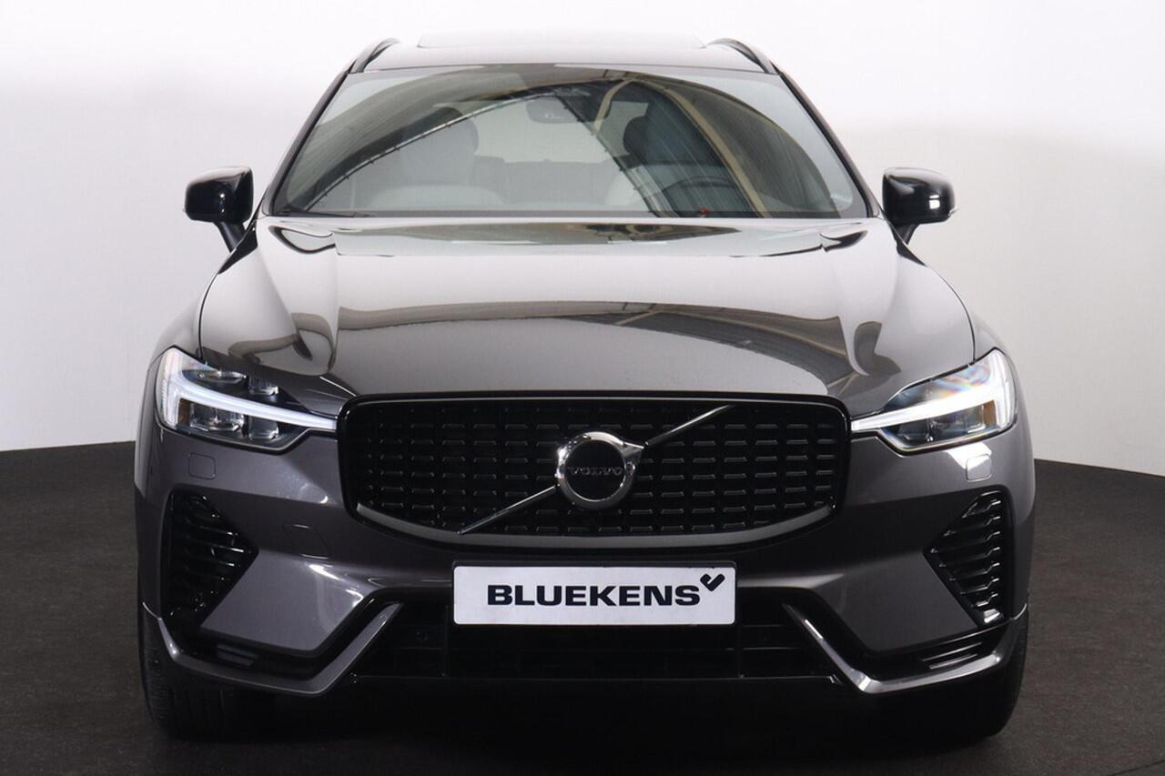 Volvo XC60 T6 Recharge AWD R-Design - Panorama/schuifdak - IntelliSafe Assist - Harman/Kardon audio - Adaptieve LED koplampen - Parkeercamera achter - Verwarmde voorstoelen, stuur & achterbank - Parkeersensoren voor & achter - Nappa Leder - Elektr. bedienb. voorstoe