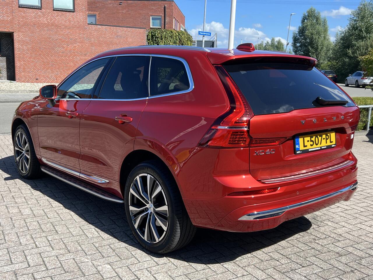 Volvo XC60 2.0 T6 Recharge 340 pk AWD Inscription Exclusive Trekhaak Panoramadak Navigatie Blis 20 Inch Velgen Harman Kardon Pilot Assist ACC Head Up Display DAB Carplay Getint Glas NL Auto Plug-in Hybride 1e Eigenaar BTW Auto