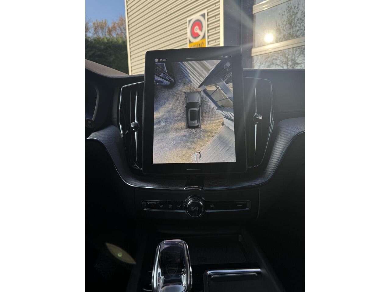 Volvo XC60 2.0 T8 Ultra Black Edition Nieuw Model l Luchtvering l Bowers & Wilkins l Lounge Pakket l Elektrische Trekhaak