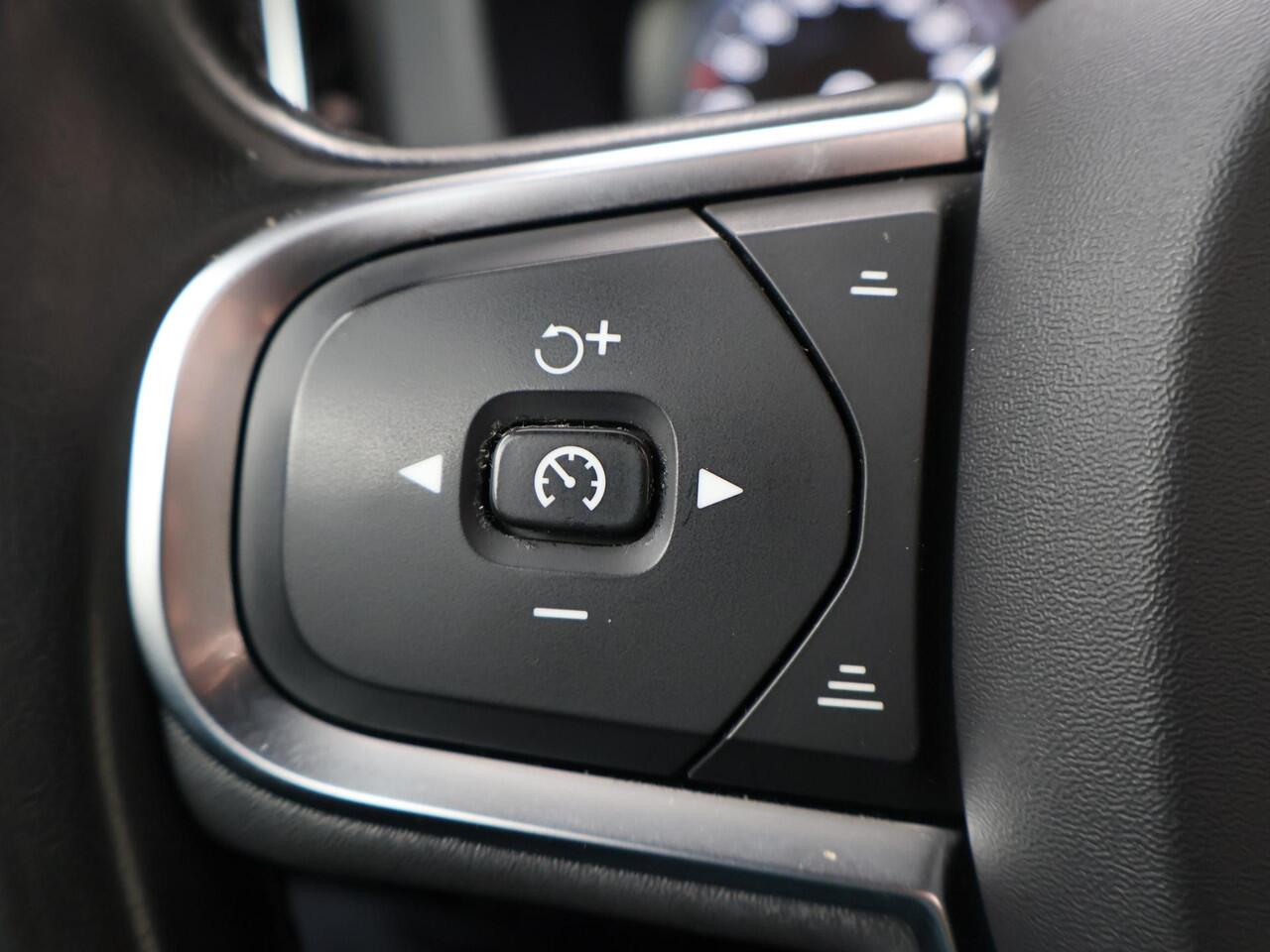 Volvo XC60 2.0 Recharge T6 AWD R-Design | SoH 100% | Schuif- kanteldak | Wegklapbare trekhaak | Harman Kardon HiFi | Lederen interieur | Keyless entry |