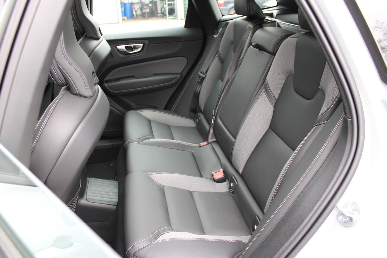 Volvo XC60 T6 Plug-in hybrid AWD Plus Dark | 21 " Velgen | Sportstoelen | 360 camera | Harman Kardon