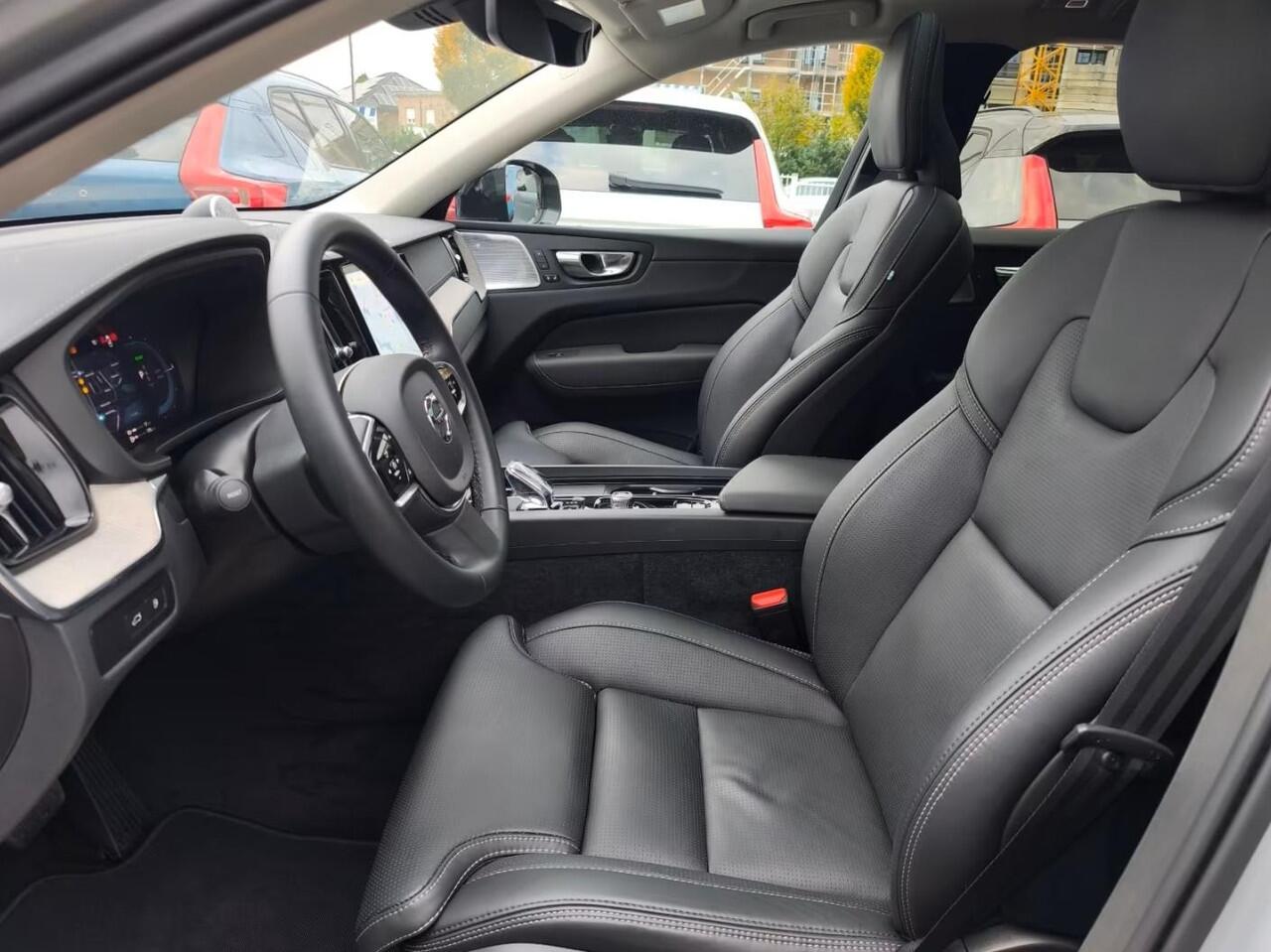 Volvo XC60 2.0 T8 Plug-in hybrid AWD Plus Dark (335kW/455PK) FULL OPTION ** 1e EIG - Ex VOLVO - ¤ 27.000,= onder NP ** ** INFORMEER OOK NAAR ONZE AANTREKKELIJKE FINANCIAL-LEASE TARIEVEN **