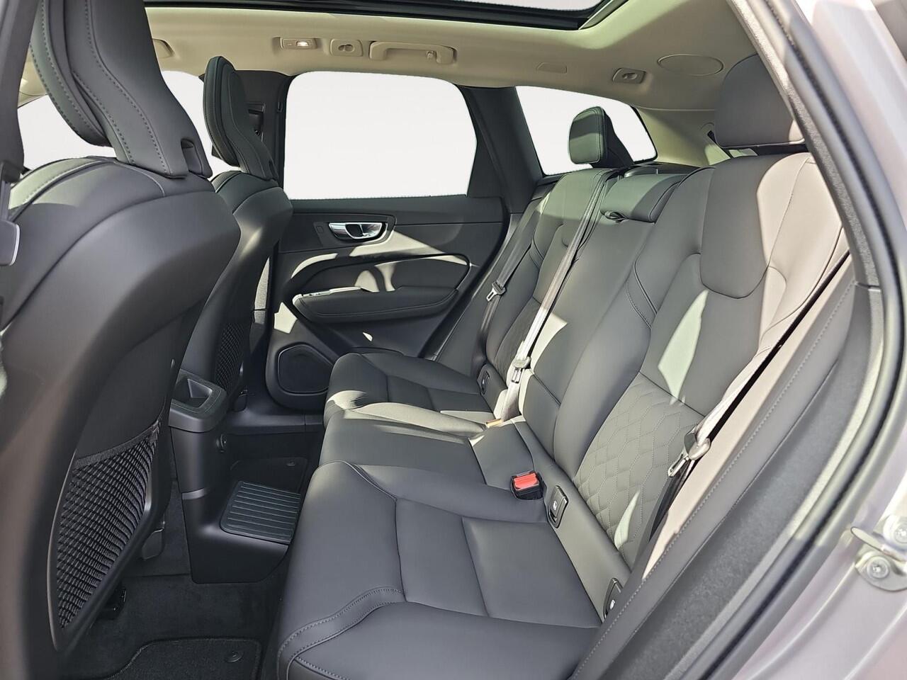 Volvo XC60 2.0 T6 Plug-in hybrid AWD Plus Dark | Panorama dak | Harman/Kardon | Head-up Display | 360 graden camera |