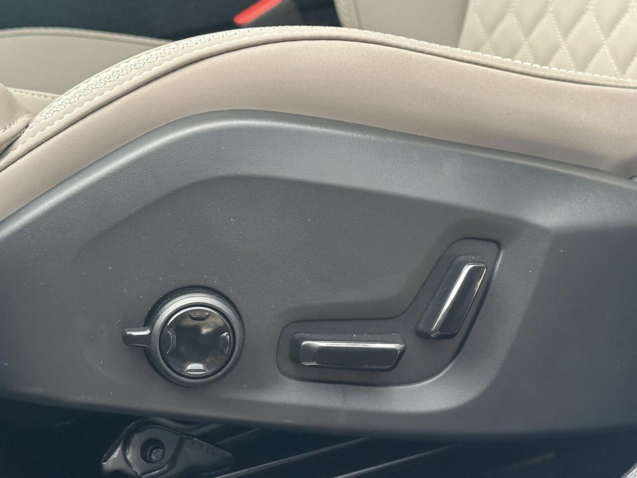 Volvo XC60 2.0 T6 Plug-in hybrid AWD Plus Dark 360 Camera / Head-up display / Harman Kardon audio / Panorama dak / stoel- en stuurverwarming / leer