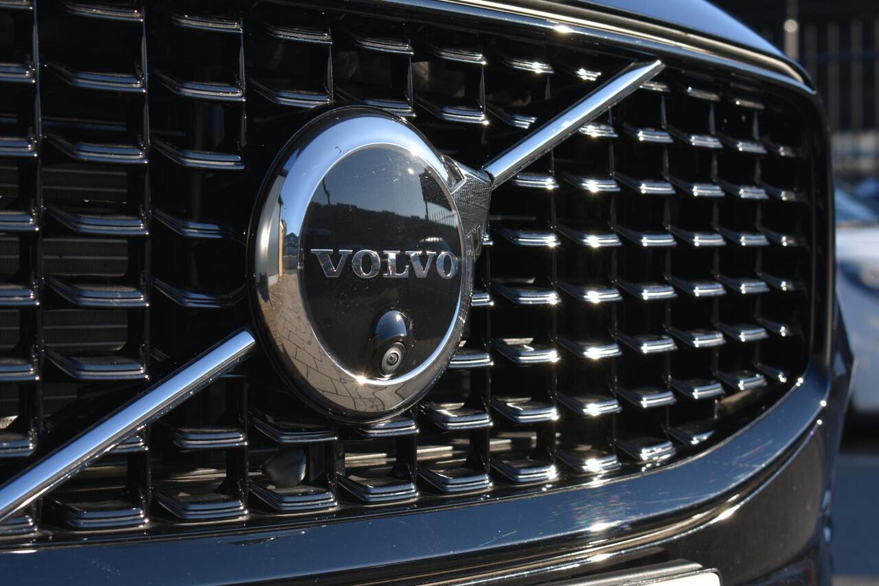 Volvo XC60 Recharge T6 AWD Ultimate Dark | 360° camera | Trekhaak |