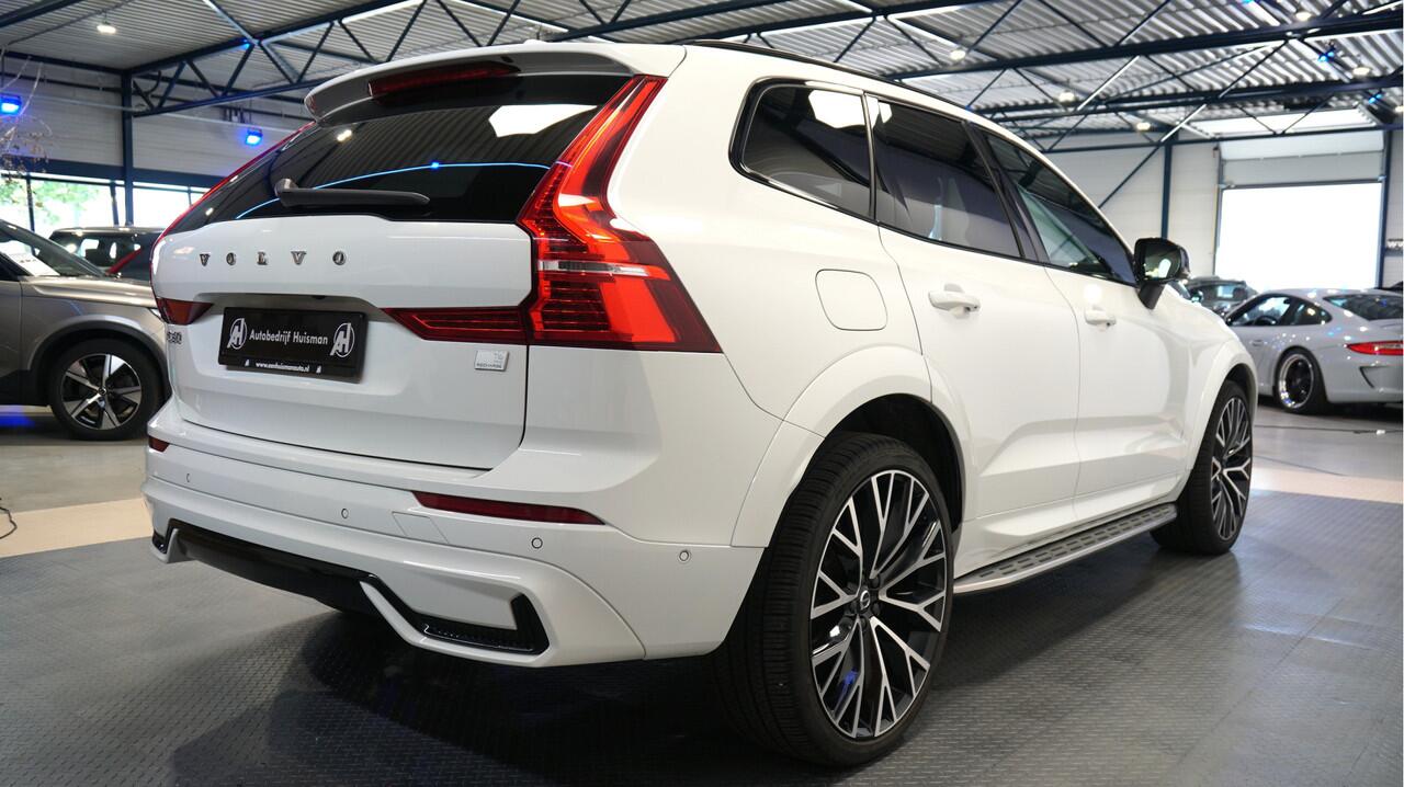Volvo XC60 2.0 T6 AWD 293kW/399pk Aut8 Plug-in Hybrid Long Range R-Design LUCHTVERING + PANORAMADAK + HARMAN/KARDON + ADAPT.CRUISE + PILOT ASSIST + STOELVERWARMING V&A + 360 CAMERA + LANE ASSIST + BLIS + GOOGLE NAVI + PD-GLASS + PARKSENSOREN V&A + 22" LM-VELGEN!!