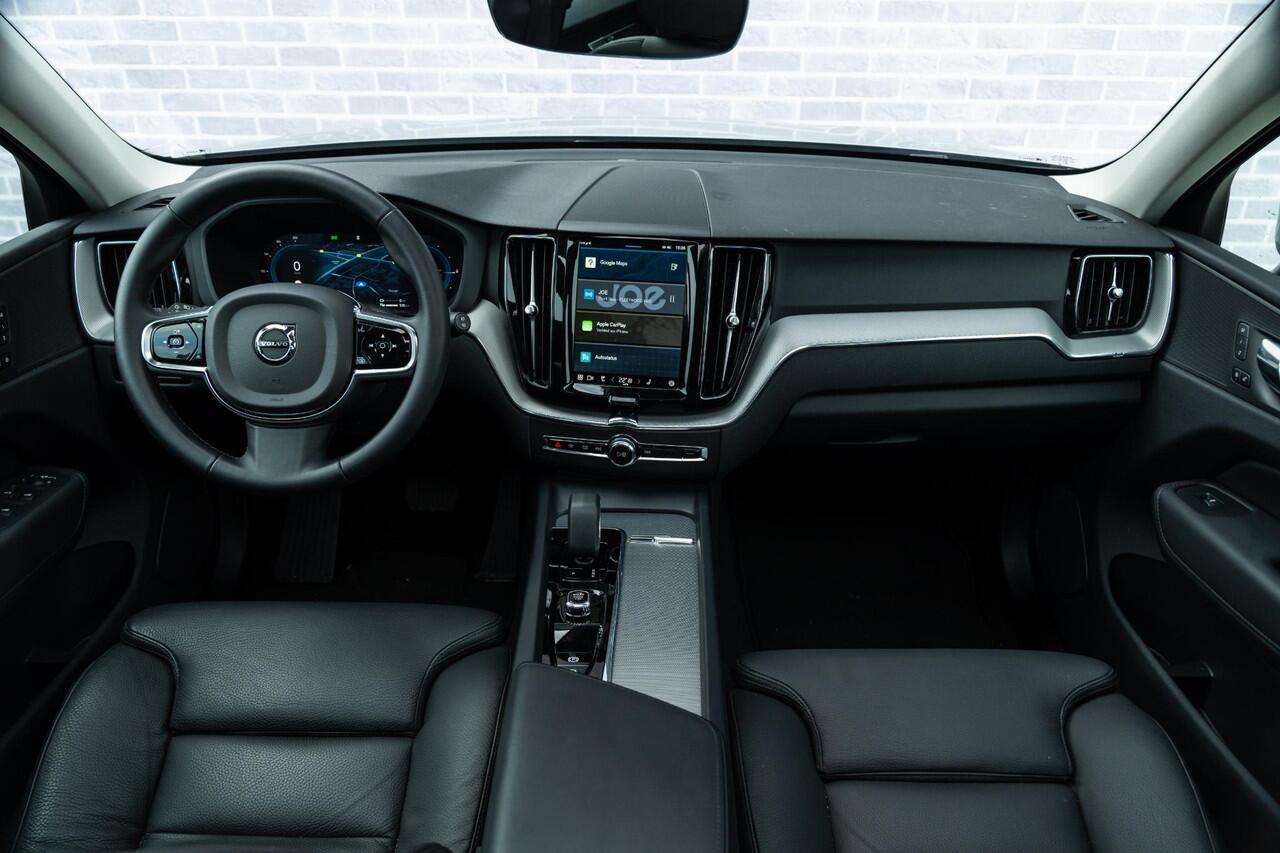 Volvo XC60 T6 Plug-in hybrid AWD Plus Dark | Long Range | Trekhaak | BLIS | Adaptive cruis-control | Panoramadak | 360° camera | Verw. stoele V+A | Leder