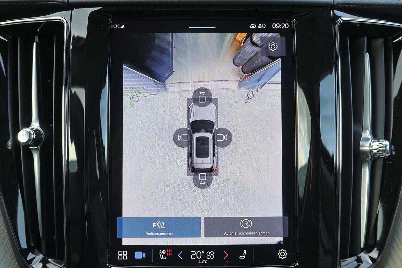 Volvo XC60 T8 Recharge AWD Ultra - Luchtvering - B&W Audio - Panorama/schuifdak - Massage&Ventilatie stoelen - IntelliSafe Assist & Surround - 360º Camera - Adaptieve LED koplampen - Verwarmde voorstoelen, stuur & achterbank - Elektr. bedienb. voorstoelen met geheug