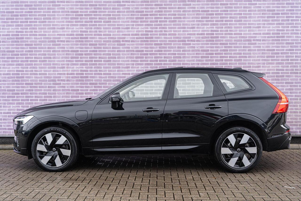 Volvo XC60 2.0 T6 Plug-in hybrid AWD Plus Dark | Long Range | Harman Kardon Audio | Schuif- / Kanteldak | Head Up Display | Stoel- / Stuurverwarming | Power Seats | Keyless | Parkeerverwarming | Dodehoek Detectie | Elektrische achterklep |