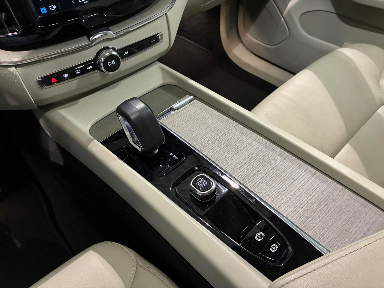 Volvo XC60 T6 Aut. Long Range Plug-in Hybrid Leder Parkeercamera 350pk