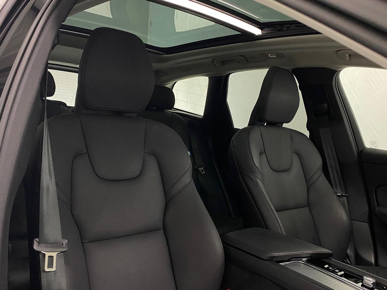 Volvo XC60 2.0 T8 Plug-in hybrid AWD Plus Dark Black Edition Luchtvering Panorama Trekhaak Harman Kardon 360º view 21inch Memo Stoelen Leer Apple CarPlay