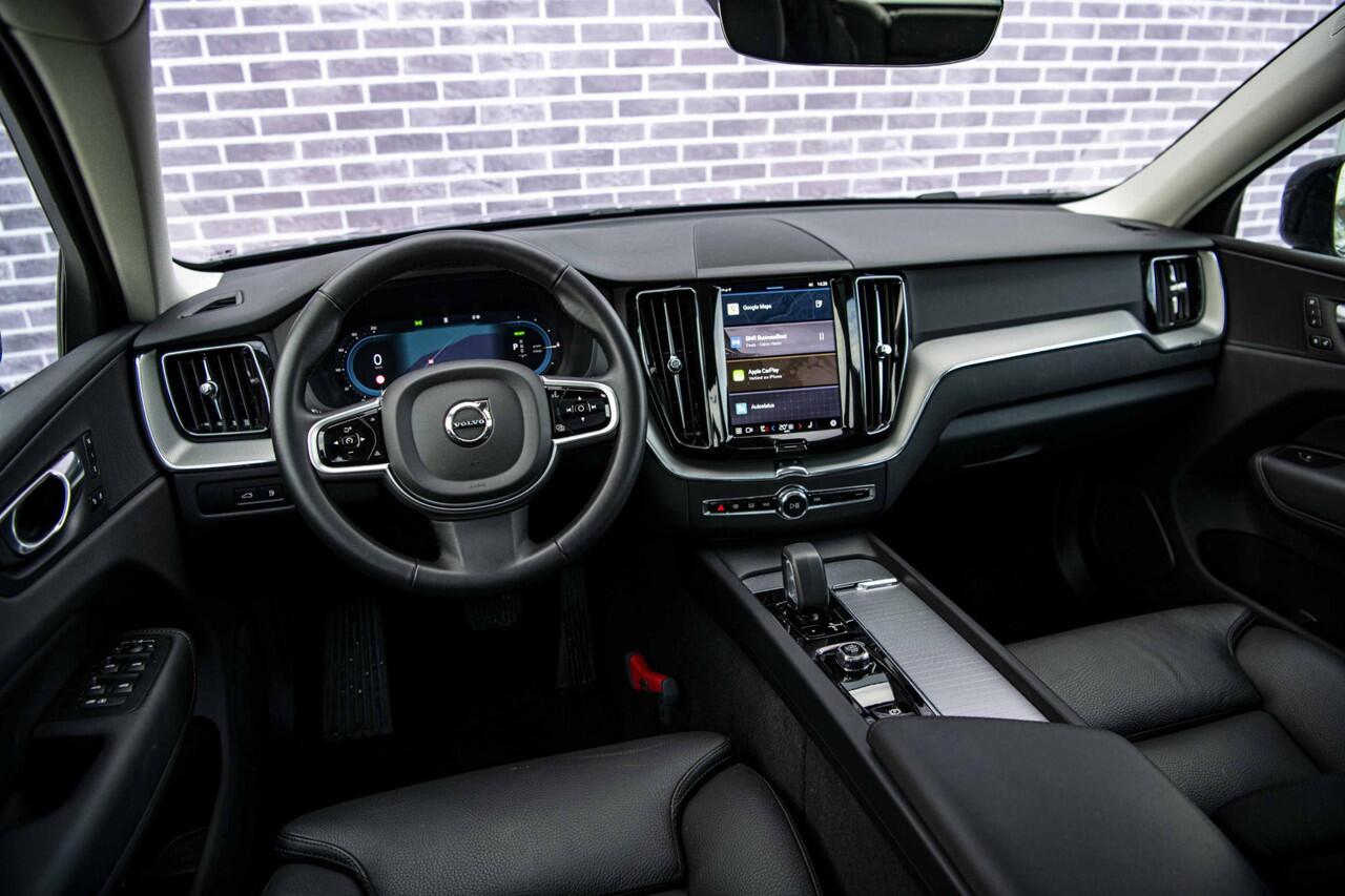 Volvo XC60 2.0 T6 Plug-in hybrid AWD Plus Dark | Adaptieve cruise control | Trekhaak | Stoel- en stuurverwarming | BLIS | Panorama dak |Schuif/kanteldak | Elektrisch verstelbare voorstoelen met geheugen |