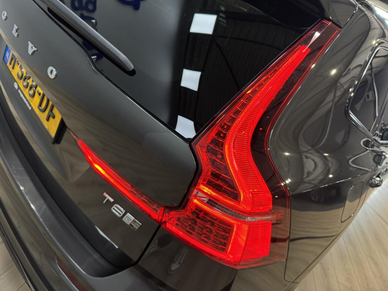 Volvo XC60 2.0 T8 Twin Engine AWD R-Design Airco ECC | Panorama | Virtual | Memory | Head Up | 360 Camera | Apple Carplay | Isofix | NAP