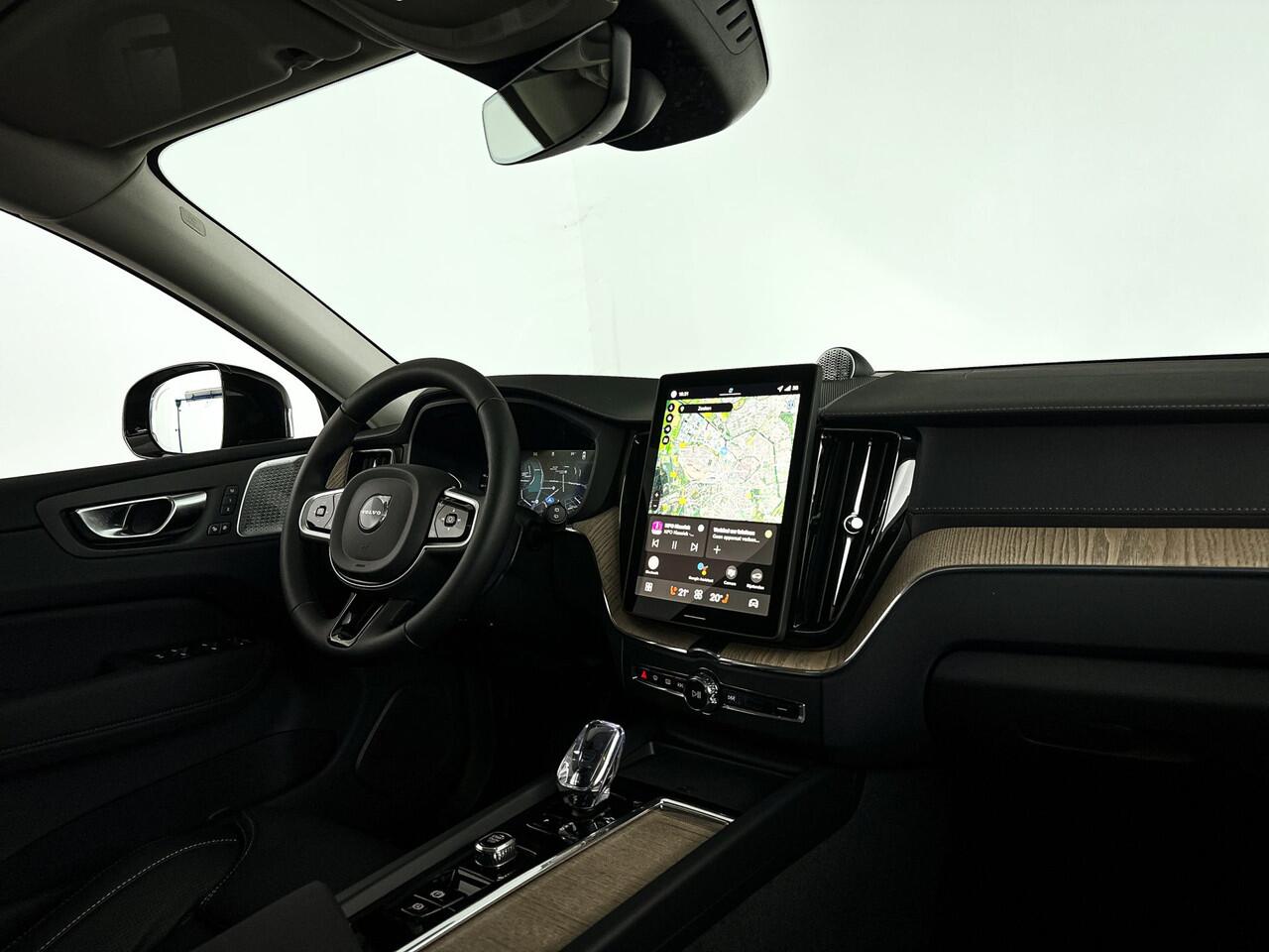 Volvo XC60 T6 Plug-in hybrid AWD Ultra Dark | Panoramdak | 360° camera | Luchtvering | Bowers & Wilkins | Head-up Display | Stoelventilatie | Stoel- en Stuurverwarming