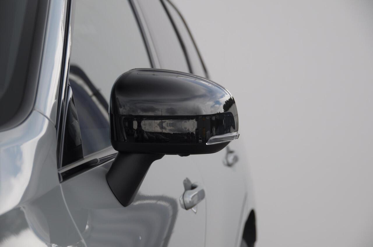 Volvo XC60 T6 350PK Facelift AWD Plus Black Edition Apple Carplay / Adaptive cruise control / Panorama dak / Sportstoelen / Elektrisch bedienbare bestuurderstoel met geheugen / Keyless Entry / Elektrische achterklep