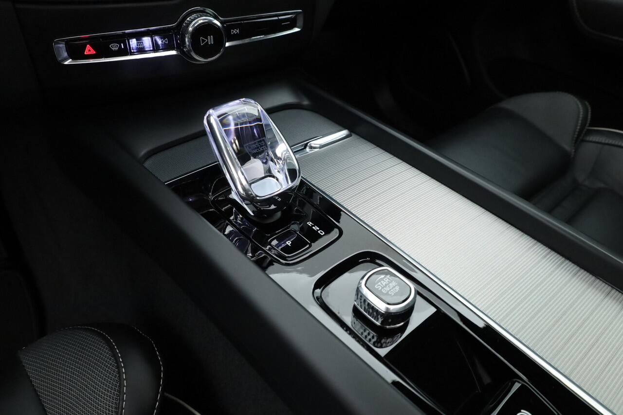 Volvo XC60 T8 Recharge Plus Black Edition | Luchtvering | Bowers & Wilkins | Pano | Memory | 360cam | Trekhaak