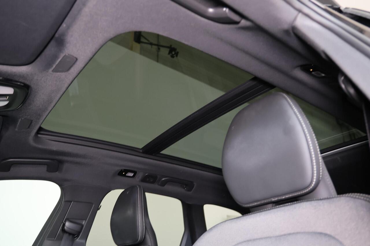 Volvo XC60 T6 Recharge AWD Plus Black Edition - Luchtvering - Panorama/schuifdak - IntelliSafe Assist & Surround - 360º Camera - Bowers & Wilkins audio - Adaptieve LED koplampen - Verwarmde voorstoelen, stuur & achterbank - Parkeersensoren voor & achter - Elektr. be