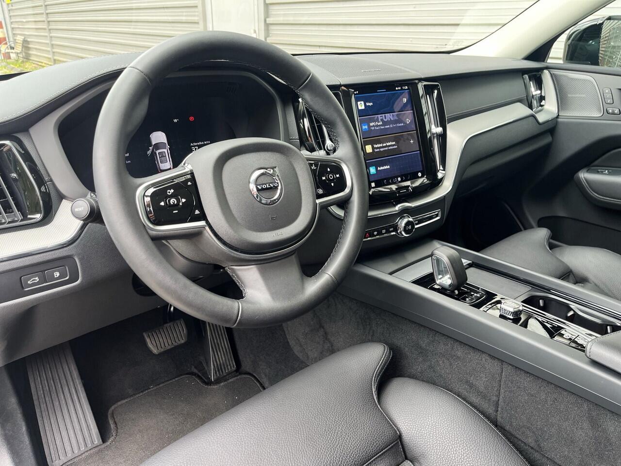 Volvo XC60 T8 Plug-in hybrid AWD Ultimate Dark / Luchtvering / Extra getint glas / 360 camera / Trekhaak semi-elektrisch /