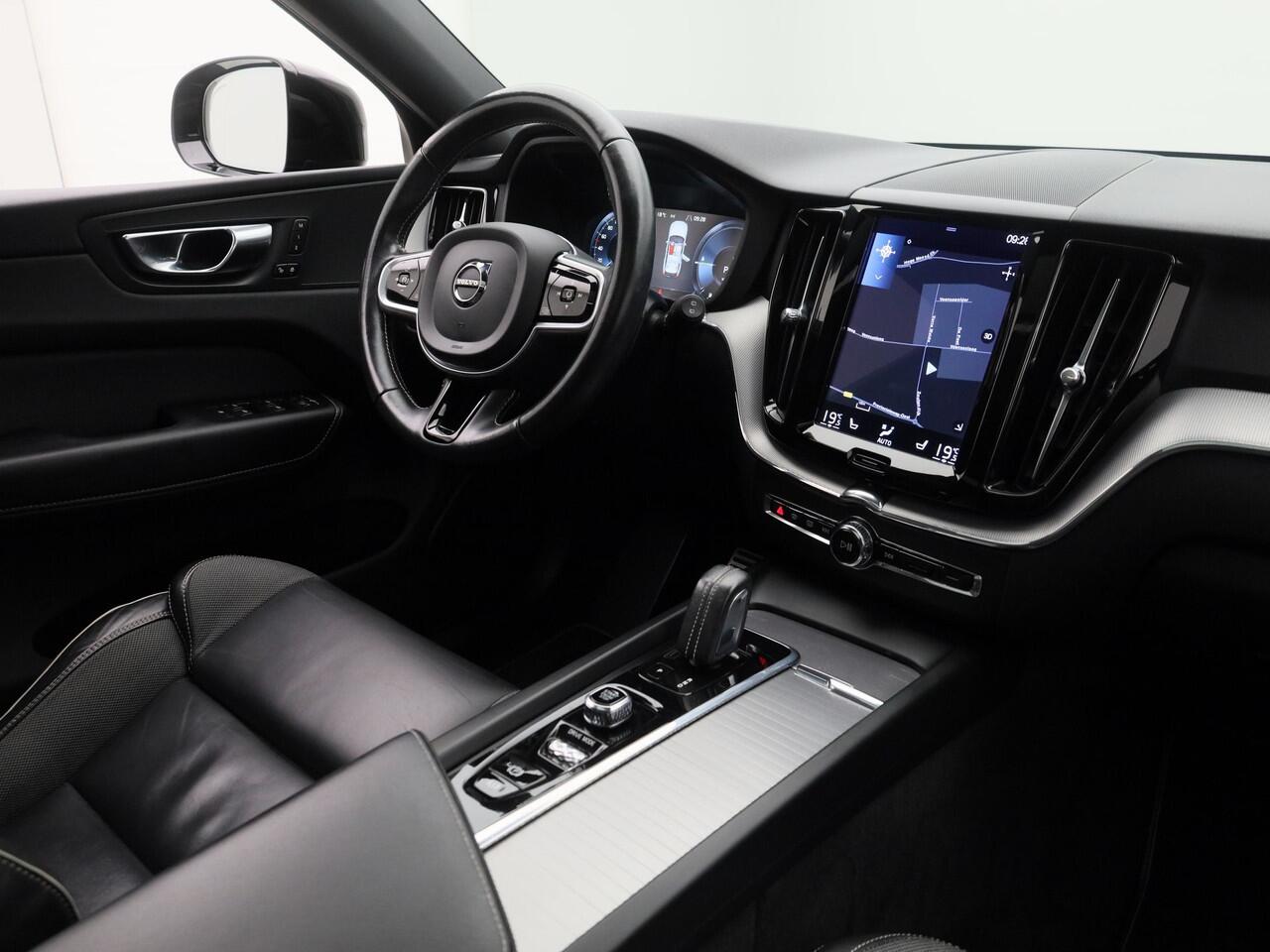 Volvo XC60 2.0 Recharge T6 AWD R-Design | PANO | ADAPTIVE | KEYLESS | STOEL- EN STUURVERW.