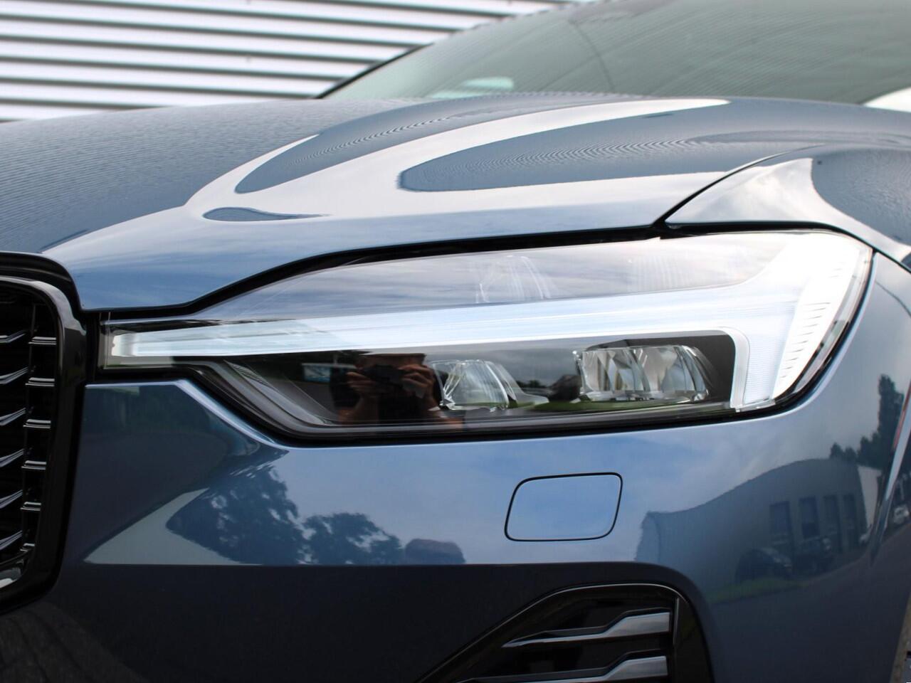 Volvo XC60 2.0 T6 Plug-in hybrid AWD Ultra Dark Automaat / Panoramadak / Head-up display / Trekhaak